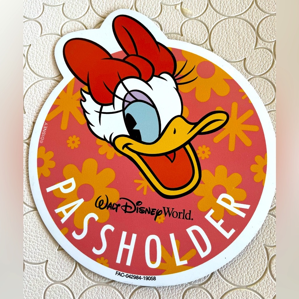 Disney Daisy - Annual Passholder Magnet - Walt Disney World